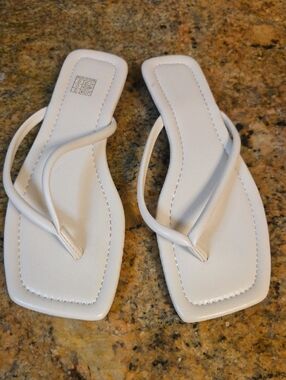 Women's White Square-Toe Flip Flop Sandals by Size 7
